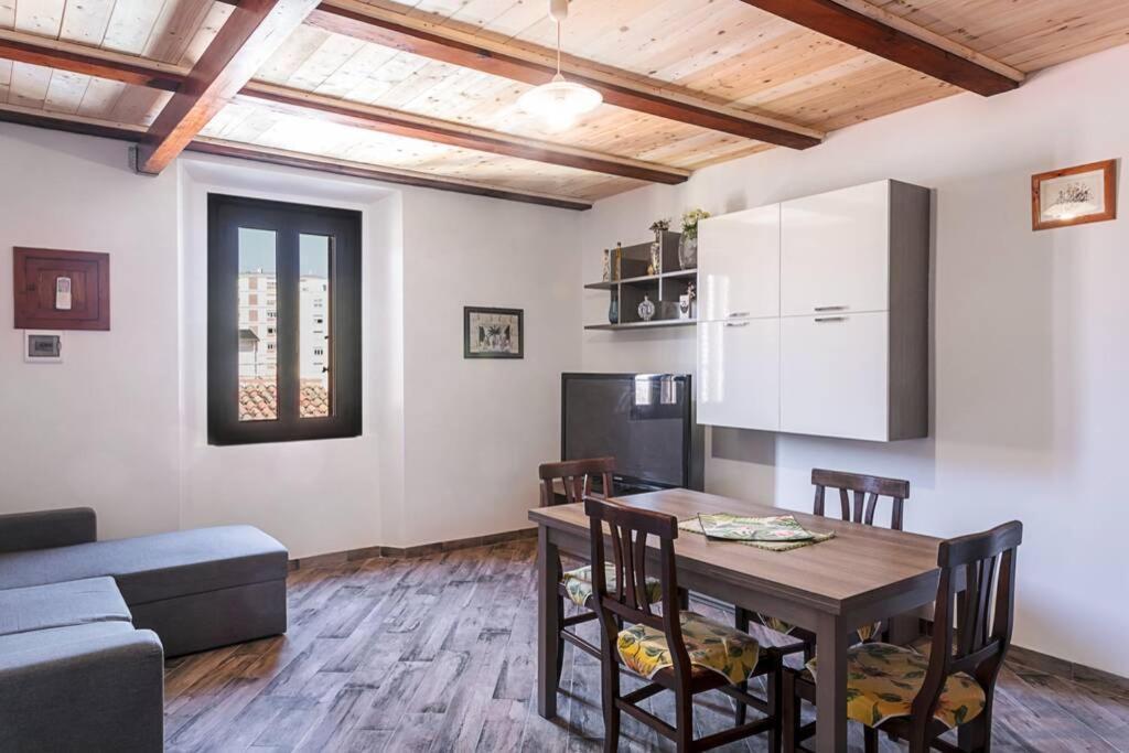 Roman Ruins - Elegant Apartment Olbia Buitenkant foto