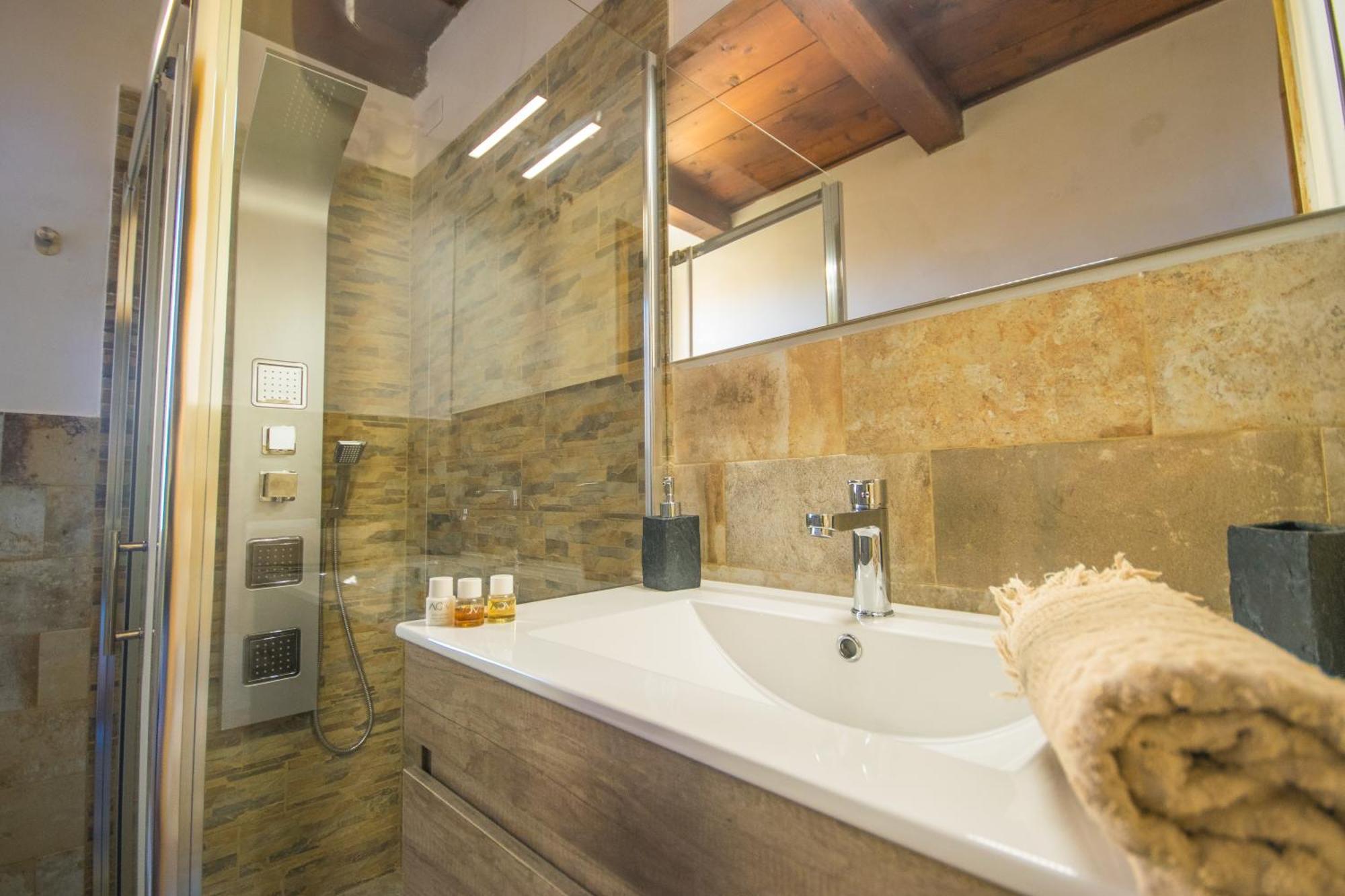 Roman Ruins - Elegant Apartment Olbia Buitenkant foto
